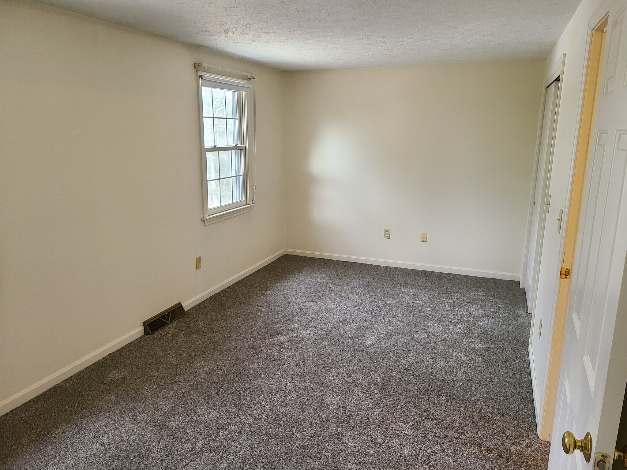 Building Photo - 48 Lochmere Ln