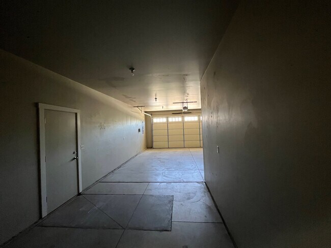 Building Photo - 5373 N Mitchum Ave
