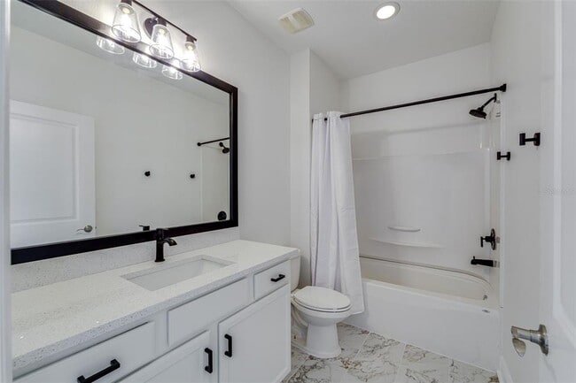 Building Photo - 1933 W Chestnut St