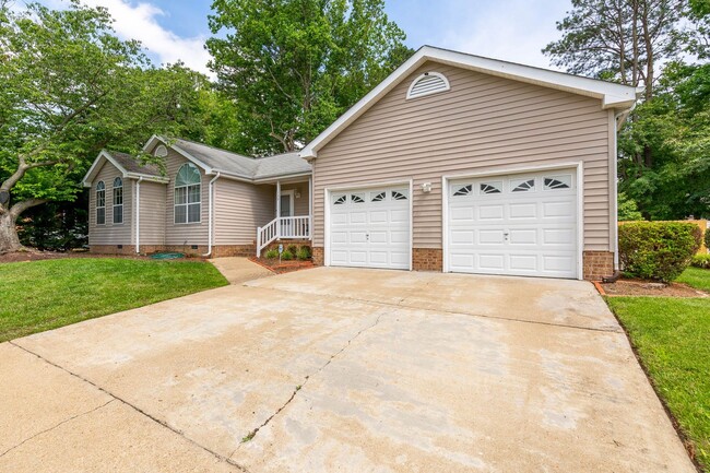 Building Photo - Beautiful Newport News Home