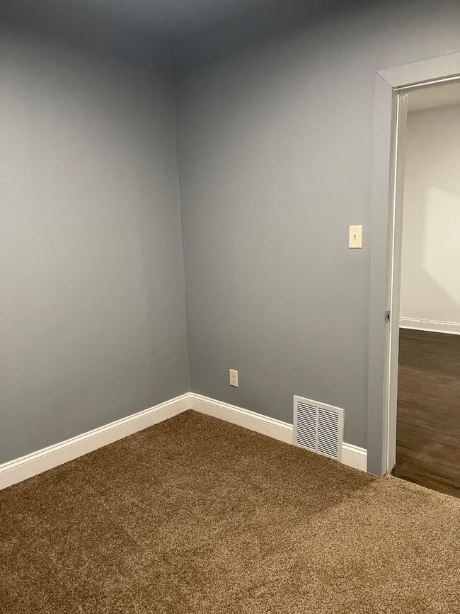 Building Photo - 4235 Vermont St