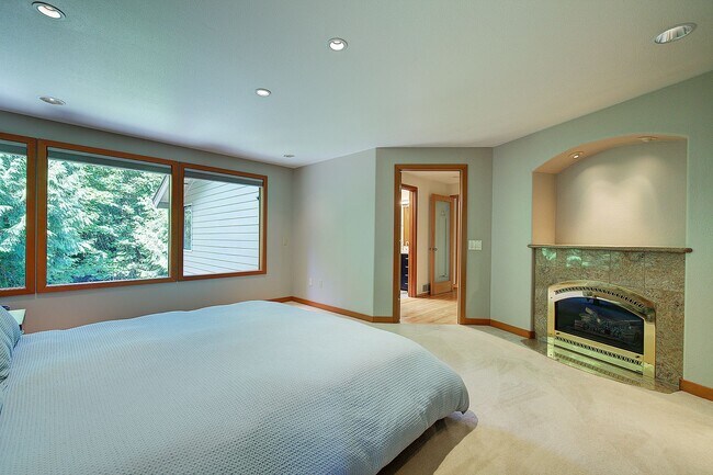 Building Photo - 4bd/3ba Sammamish House