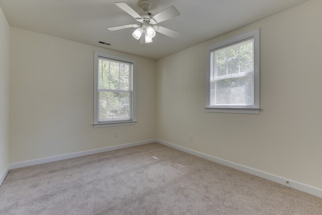 Building Photo - 955 Poquoson Ave