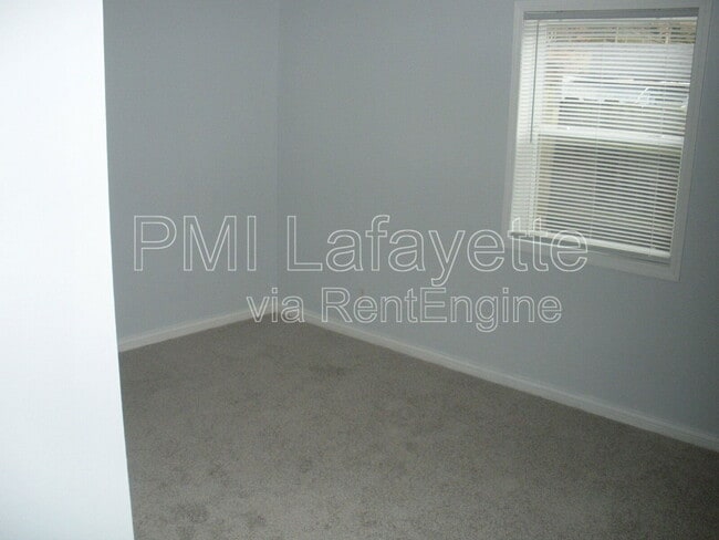 Building Photo - 2229 Roselawn Ave