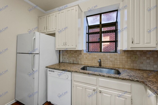 Building Photo - 4141 Hyer St