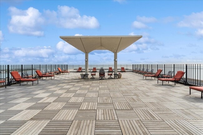 Building Photo - 3550 N Lake Shore Dr