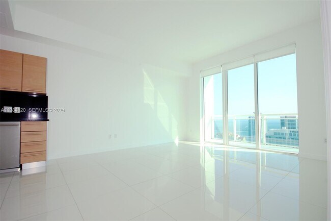 Building Photo - 950 Brickell Bay Dr