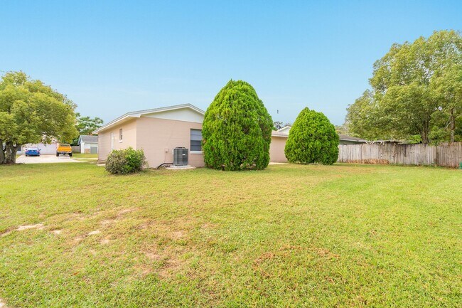 Building Photo - 3 Bedroom, 2 Bath Home in Ormond Beach – L...