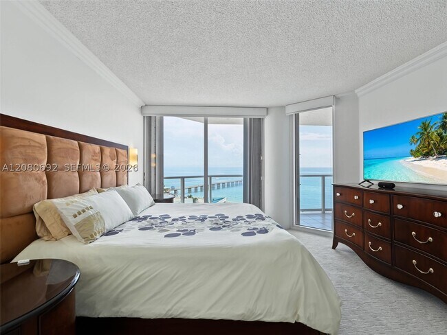 Building Photo - 16445 Collins Ave