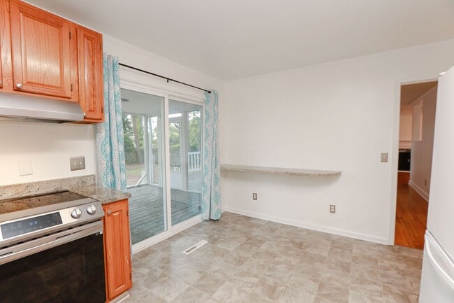 Building Photo - Elizabeth Lake Estates