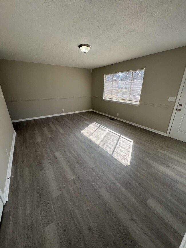 Building Photo - 120 Woodland Dr