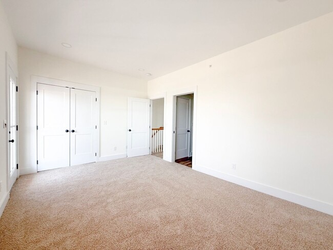 Building Photo - Spacious 3-Bedroom Townhome at Highbury | Modern Living Near Tennessee Tech