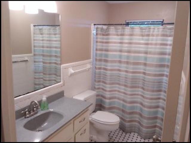 Building Photo - 5800 N Walnut Rd