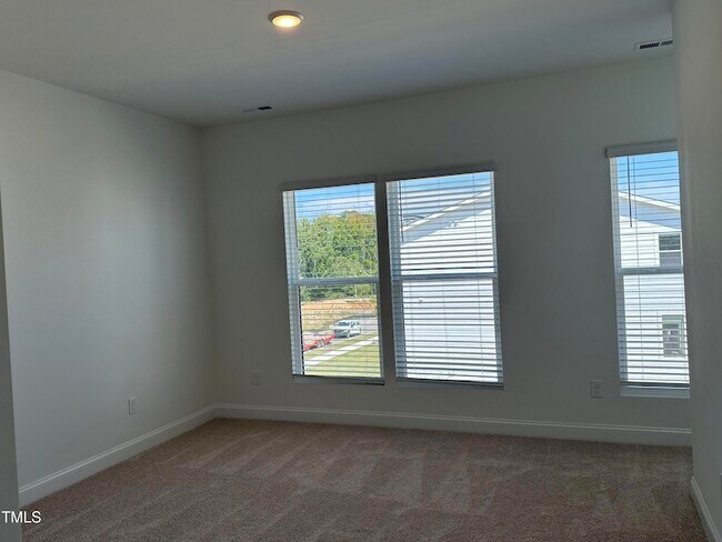 Building Photo - 2806 Kempthorne Rd
