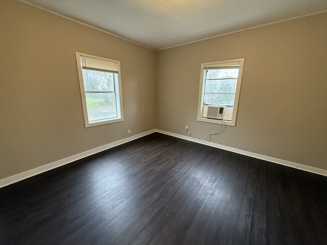 Building Photo - 852 Ioka Ave