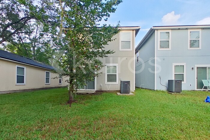 Building Photo - 1335 Mull St