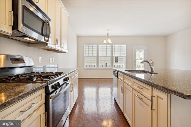 Building Photo - 25621 Pleasant Valley Rd