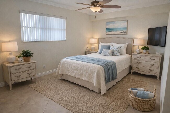 Building Photo - 1301 E Hillsboro Blvd