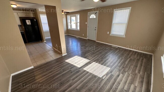 Building Photo - $1250 - 3 bed 1 bath - Single Family Home