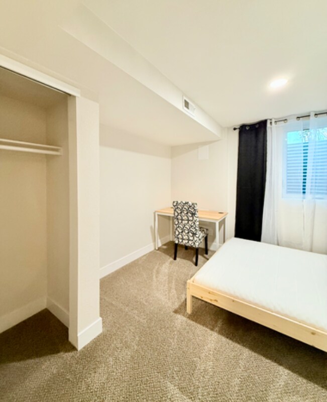 Building Photo - 9989 Dodge Dr