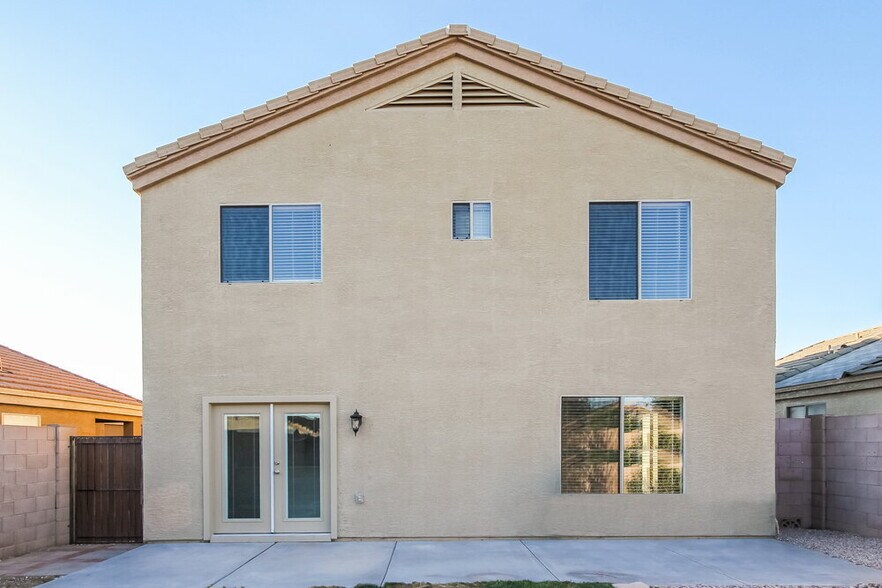 Building Photo - 10945 E Clovis Ave