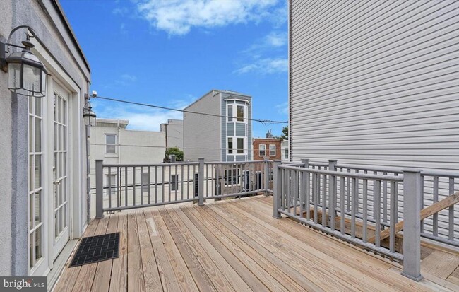 Building Photo - 2621 Sepviva St