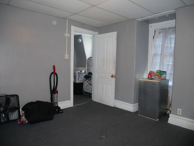 Building Photo - 544 N 6th St