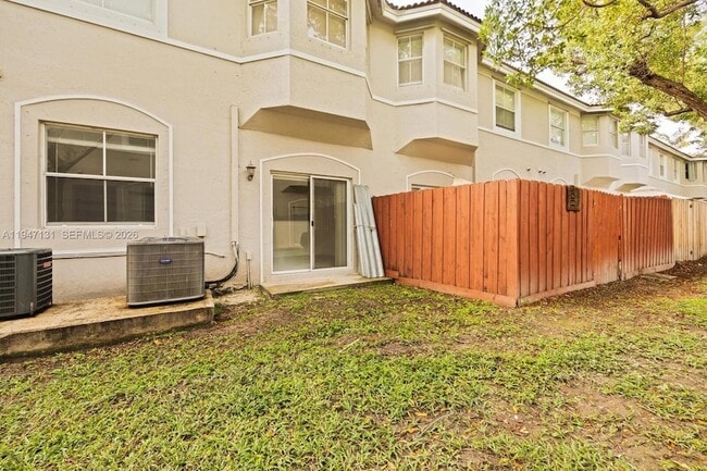 Building Photo - 1663 SE 27th Dr