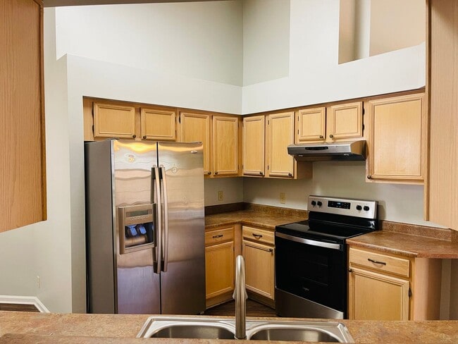 Building Photo - 4/2 with access to Community Amenities
