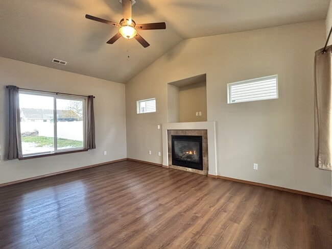 Building Photo - 8811 N Elm St