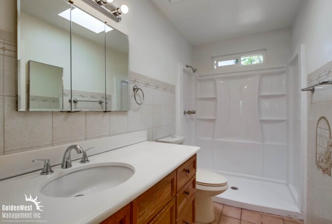 Building Photo - Spacious 4Bdm 2Ba Home with Open Floor Pla...