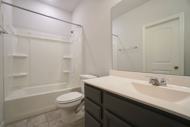 Building Photo - 2513 Danbury Ln