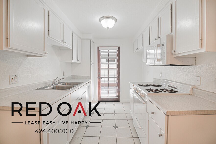 Building Photo - 3281 Sawtelle Blvd