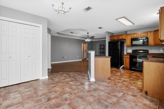 Building Photo - 203 8th Ave
