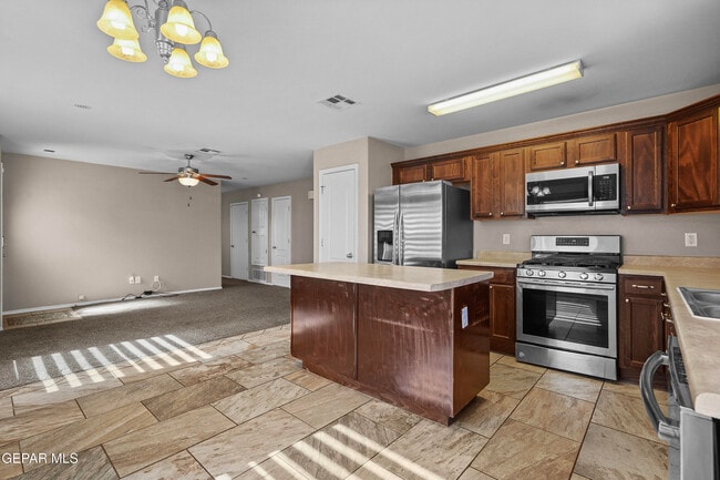 Building Photo - 2404 Escape Point St