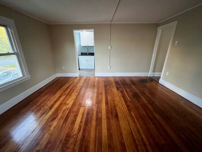Building Photo - Gorgeous 1-bedroom, Second floor! Apartmen...