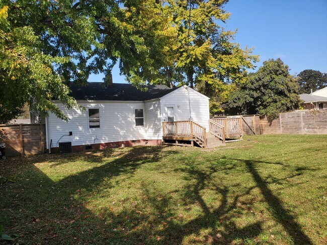 Building Photo - Beautiful single family home