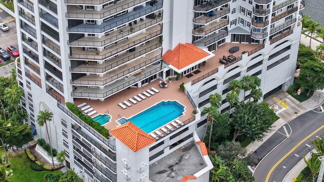 Building Photo - 100 S Birch Rd