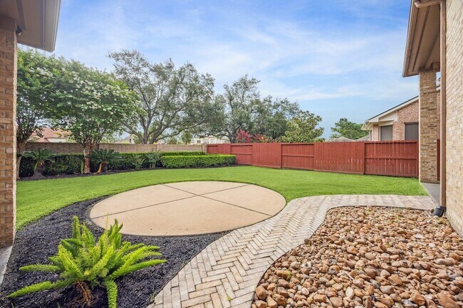 Building Photo - 5826 Santa Fe Springs Dr