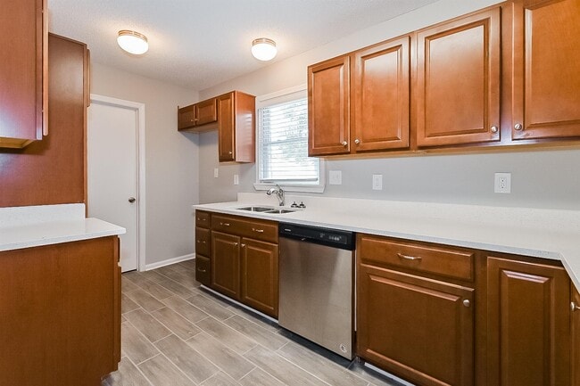 Building Photo - 1695 Myrna Ln