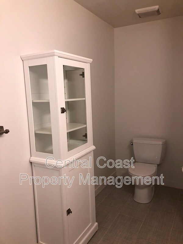 Building Photo - 3850 Rio Rd