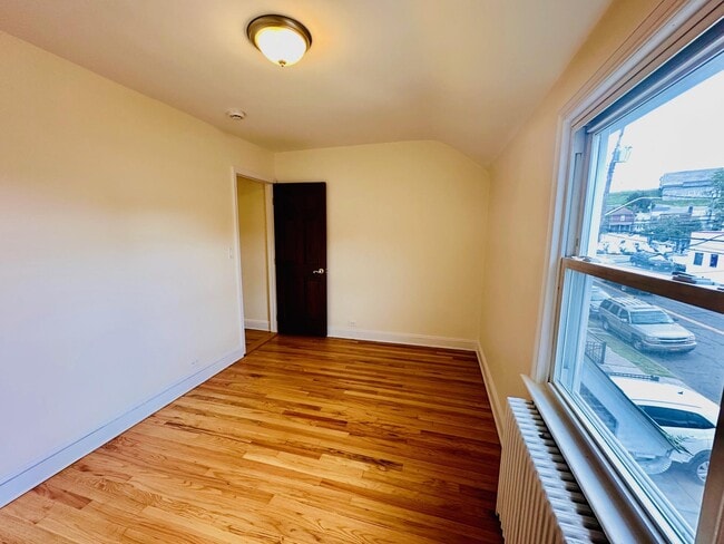 Building Photo - 47 Aqueduct Ave