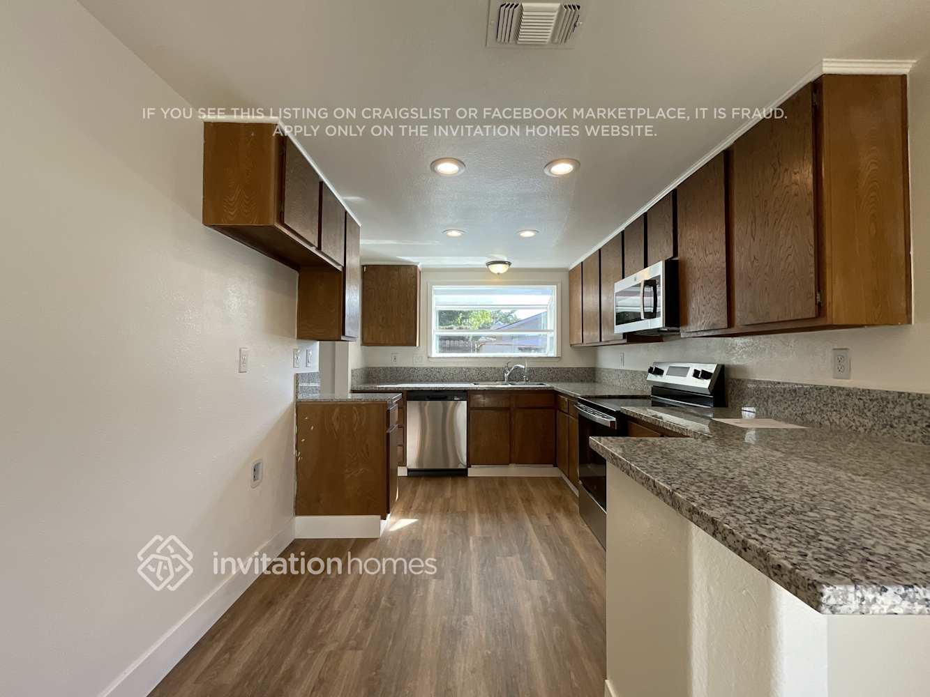Building Photo - 7401 Blackthorne Way