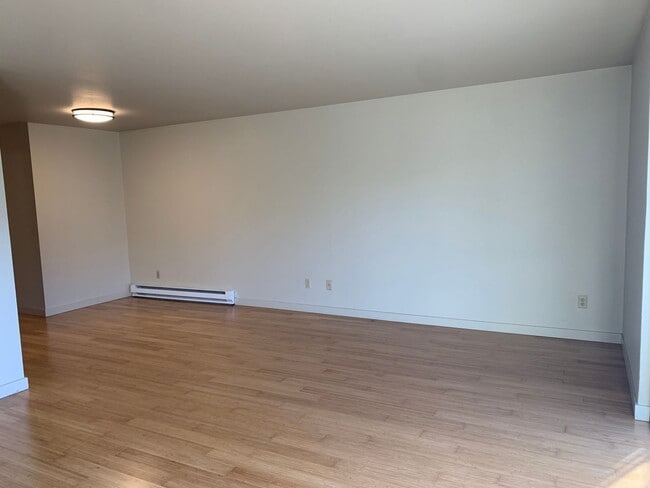 Building Photo - 2BR/1.5 Bath in a quiet Fremont neighborhood - Private balcony and shared backyard!