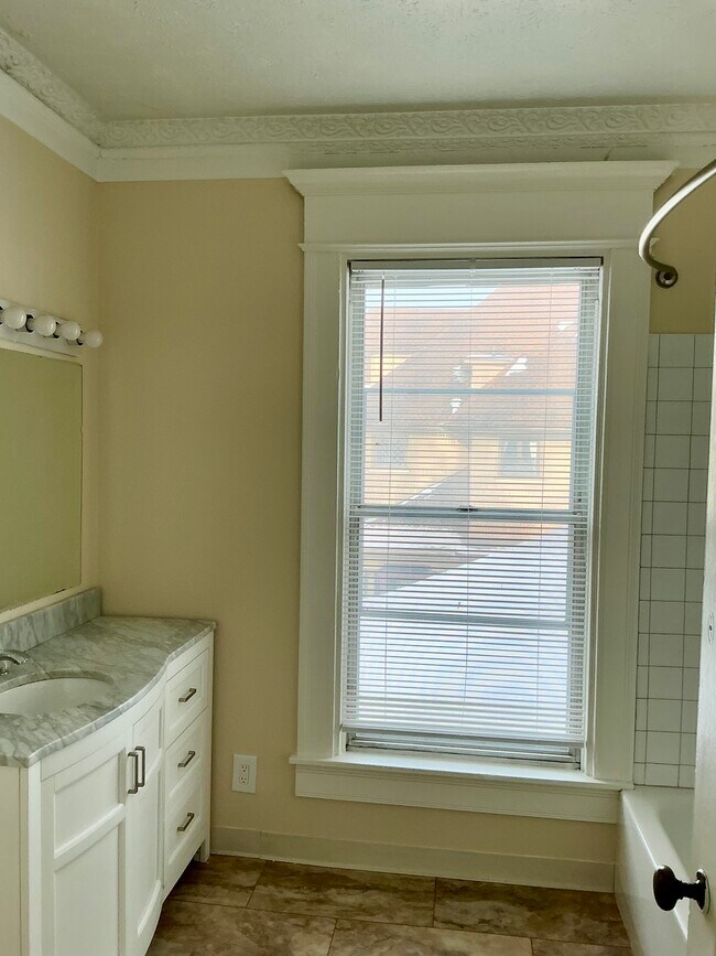 Building Photo - 30 Strathallen