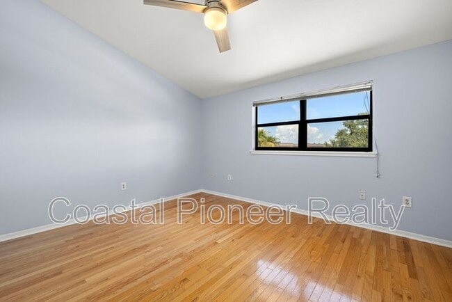 Building Photo - 12356 Capri Cir N