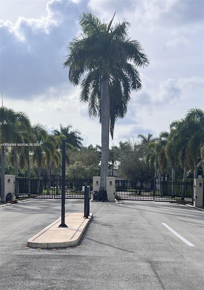 Building Photo - 1460 SW 125th Ave