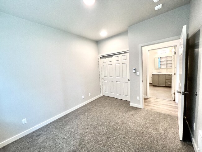 Building Photo - 2330 Yakima Ct