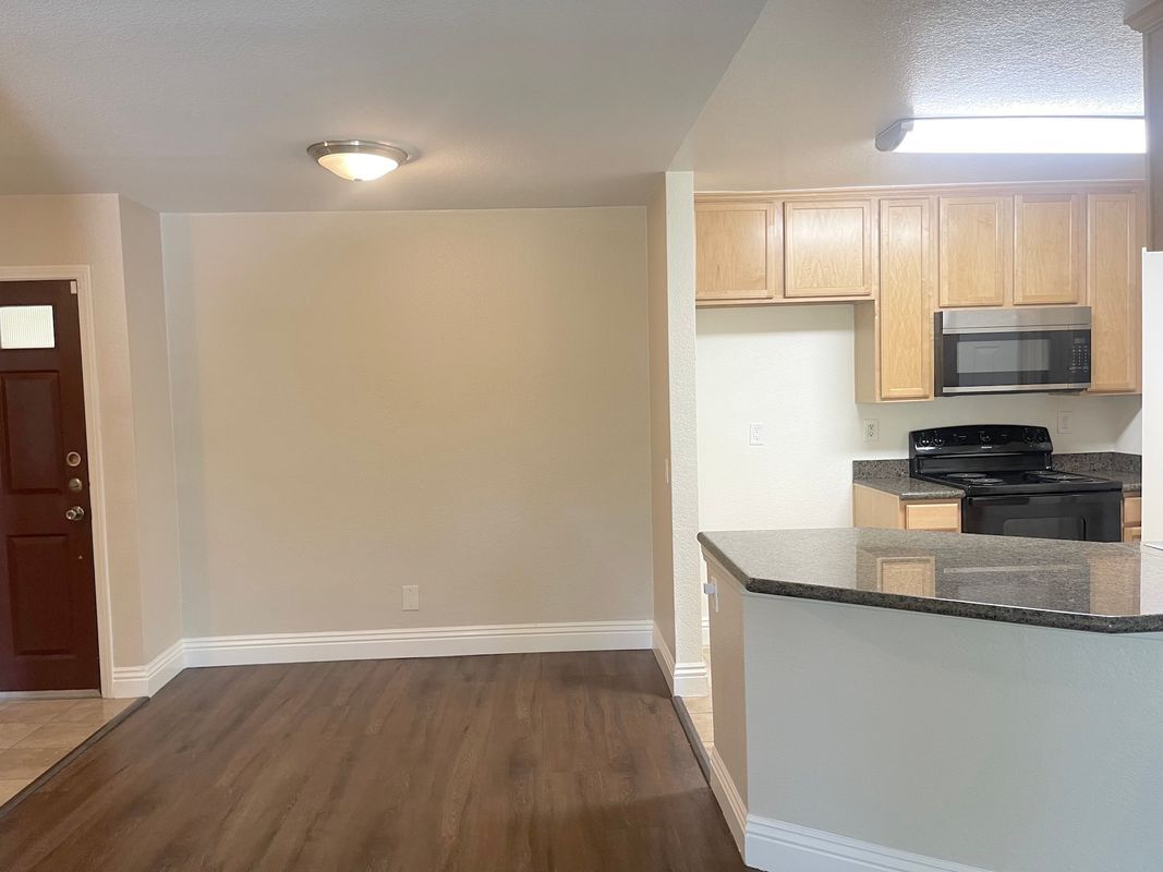 Building Photo - 2400 Del Mar Way