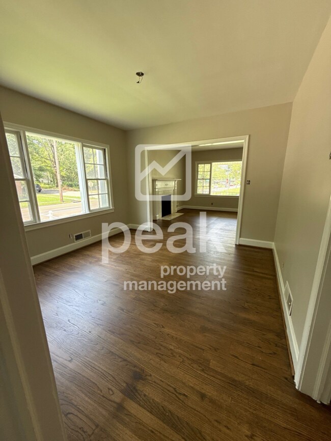 Building Photo - Charming 3-Bedroom Home for Lease in South...